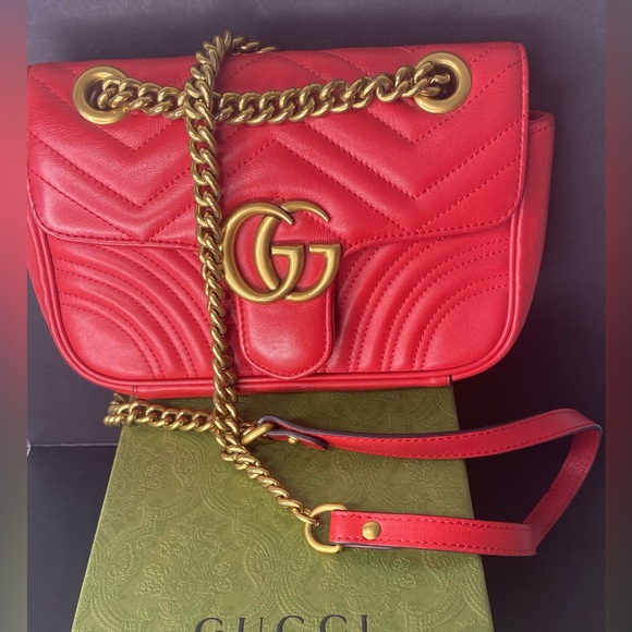 Gucci GG Marmont shoulder bag in deep red matelassé chevron nappa leather. - Picture 16 of 17
